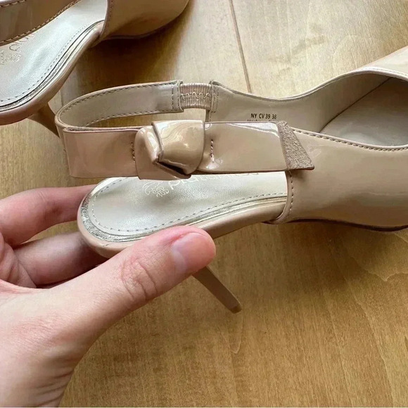 Platanitos Pointed Toe Patent Leather Heels with Bow, Nude, Size 38 (US 7) - Picture 8 of 10